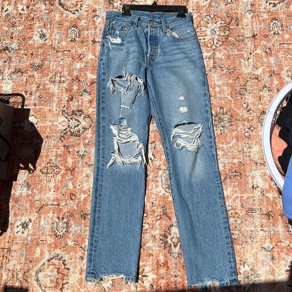 Levi’s Ripped Jeans - Picture 2 of 3